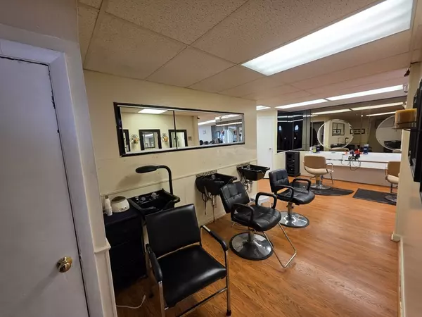 Methuen, MA 01844,23 Lowell St