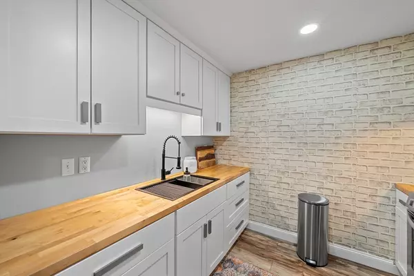 Leicester, MA 01524,75 Huntoon Memorial Hwy #1-3