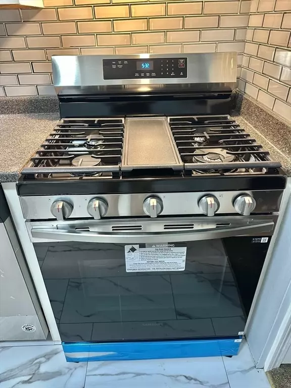 Lowell, MA 01850,363 Hildreth #11