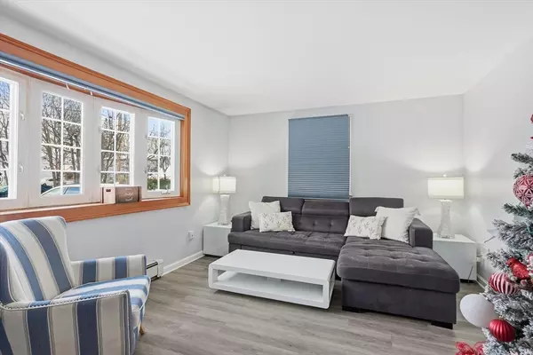 Somersworth, NH 03878,8 Crest Drive