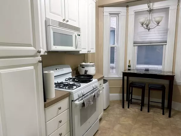 Boston, MA 02116,8 Garrison Street #511