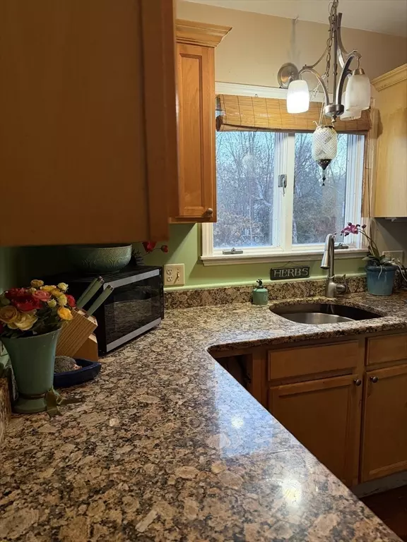 Amesbury, MA 01913,4 Larnard Ct