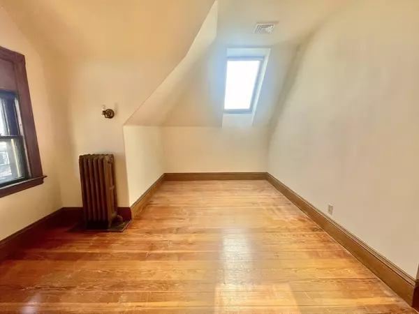 Boston, MA 02124,11 Montague St #3