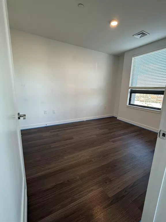 Boston, MA 02126,466 River Street #516