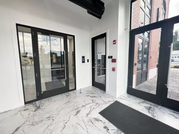 Dedham, MA 02026,80 Bridge St #308