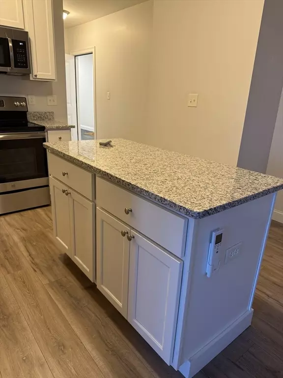 Wakefield, MA 01880,27 Water Street #401