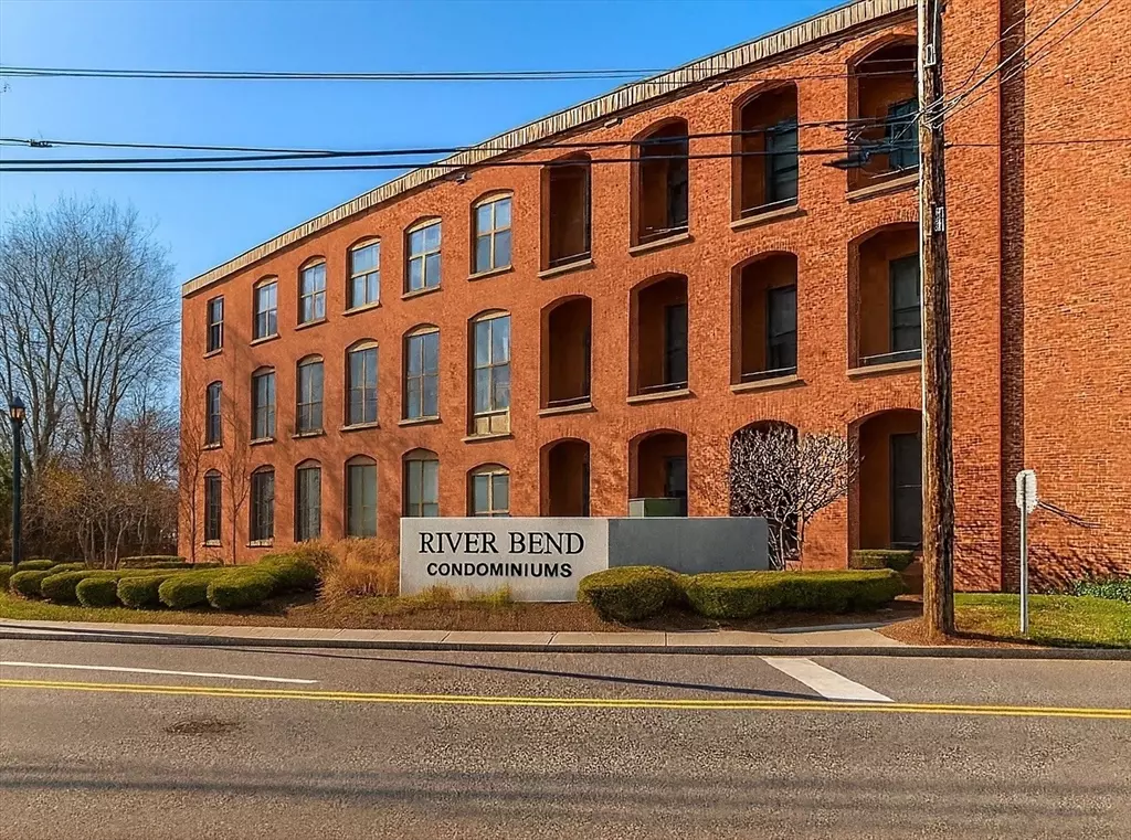 Taunton, MA 02718,96 Old Colony Ave #268