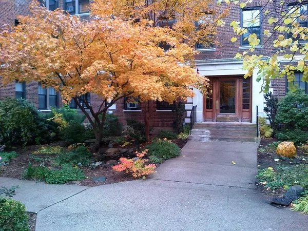 Boston, MA 02215,62 Queensberry Street #409