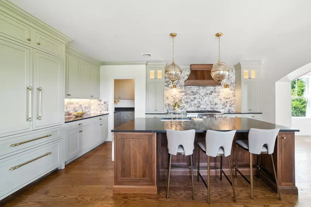 Brookline, MA 02446,197 Winchester St #197