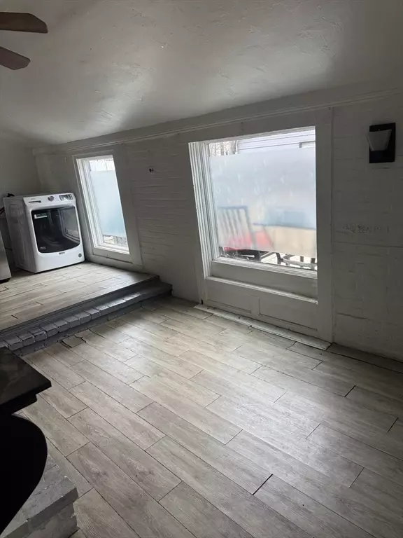 Abington, MA 02351,967 Bedford St. #967