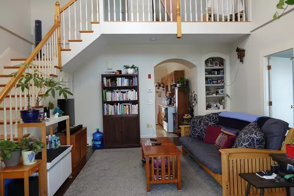 Amesbury, MA 01913,102 Market St