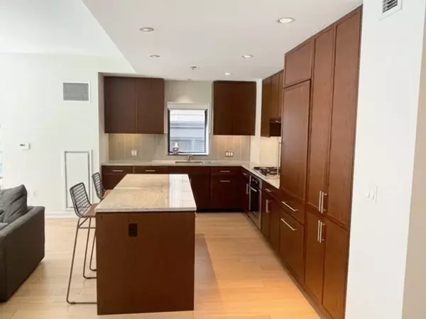 Boston, MA 02111,580 Washington Street #3C