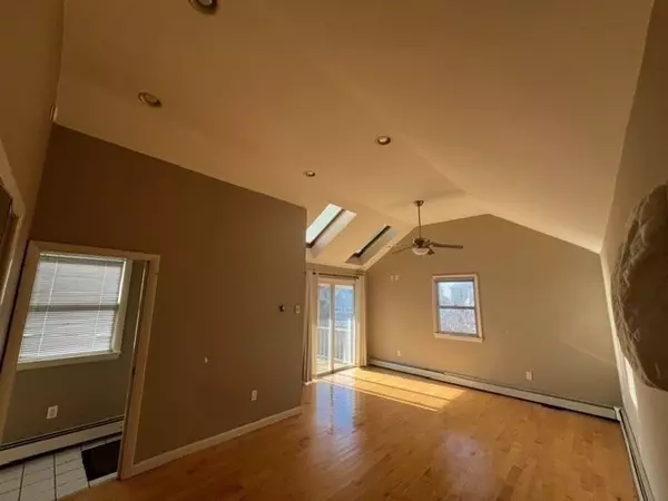 Fall River, MA 02723,23 Marsh St #2