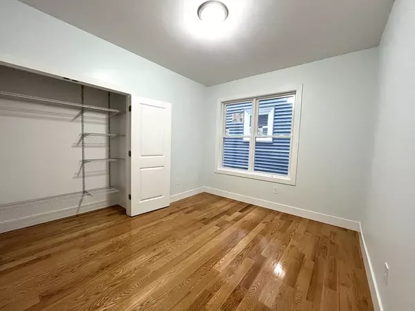 Boston, MA 02125,7 Carson Street #2