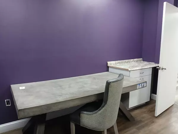 Springfield, MA 01103,1611 Main Street