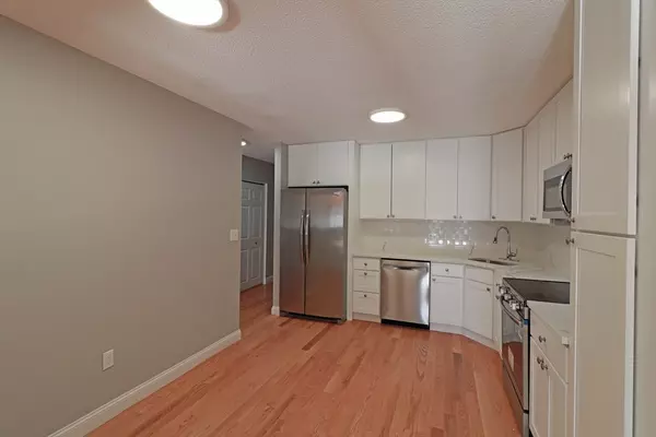 Brookline, MA 02445,1850 Beacon St. #304