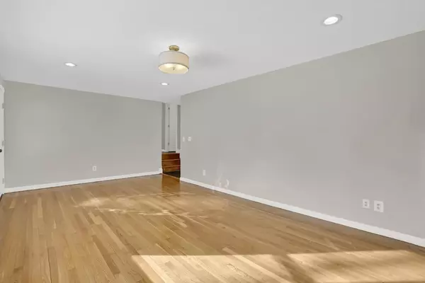 Agawam, MA 01001,68 Peros Dr