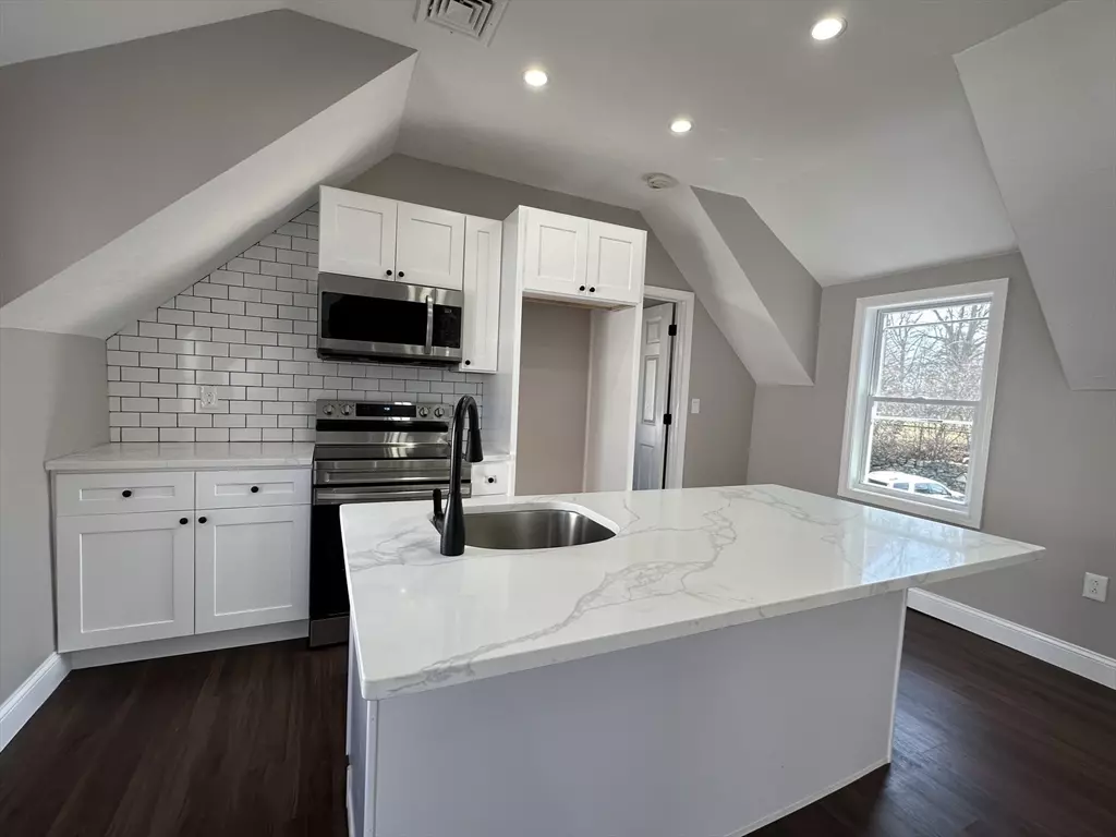 Taunton, MA 02780,278 Cohannet St