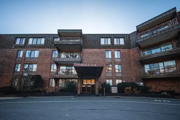 Swampscott, MA 01907,1002 Paradise Rd #PHE