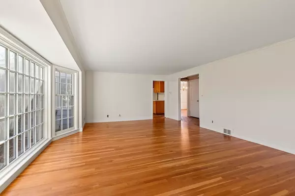 Wellesley, MA 02481,68 Westgate Road #0