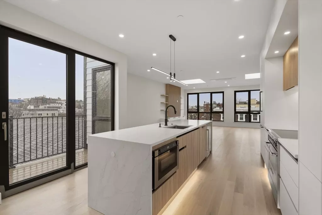 Boston, MA 02127,152 W 3rd Street #1