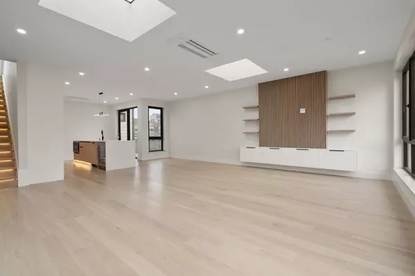 Boston, MA 02127,152 W 3rd Street #1