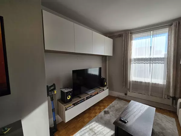 Boston, MA 02108,21 Beacon St #10C