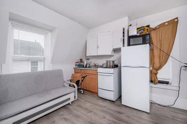 Malden, MA 02148,690-692 Main St #4