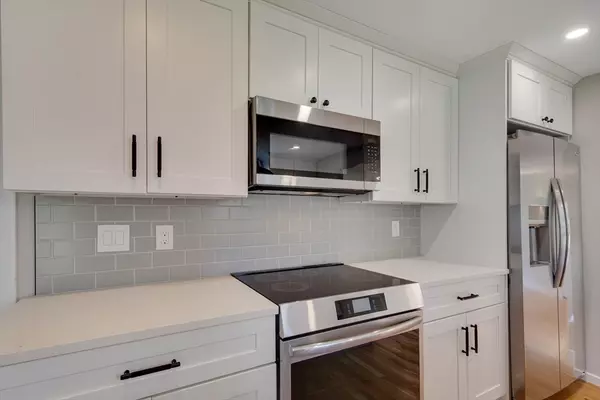 Walpole, MA 02081,34 Irving Dr