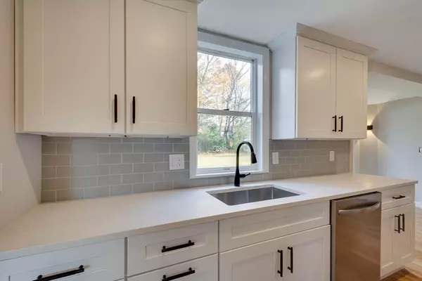 Walpole, MA 02081,34 Irving Dr