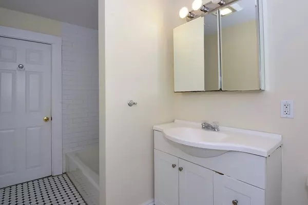 Everett, MA 02149,51 Highland Ave #1