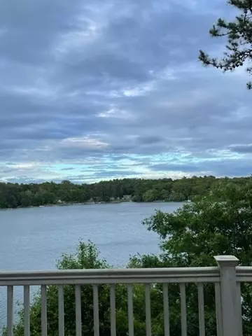 Plymouth, MA 02360,10 Shore Rd