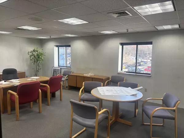 Saugus, MA 01906,28 Osprey Rd