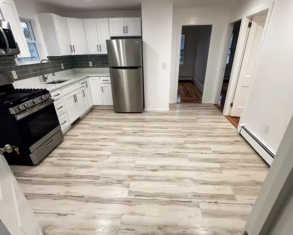 Taunton, MA 02780,4 Bartlett St #2