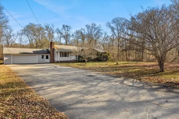 203 Hornbine Rd, Swansea, MA 02777