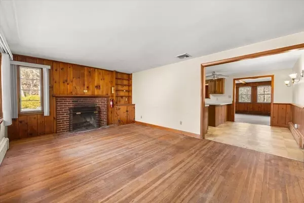 Swansea, MA 02777,203 Hornbine Rd