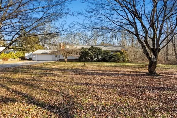 Swansea, MA 02777,203 Hornbine Rd