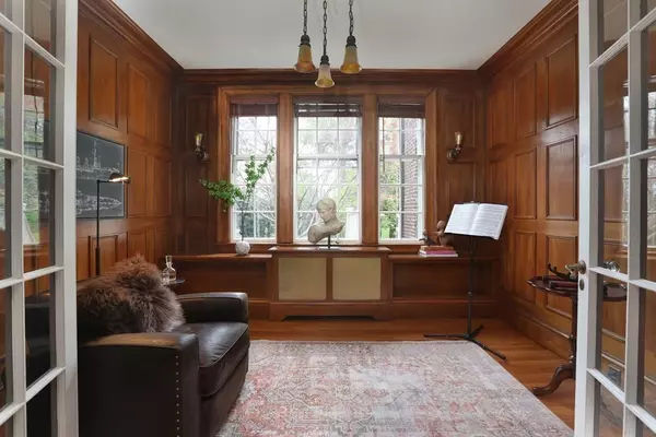 Newton, MA 02459,1010 Centre St