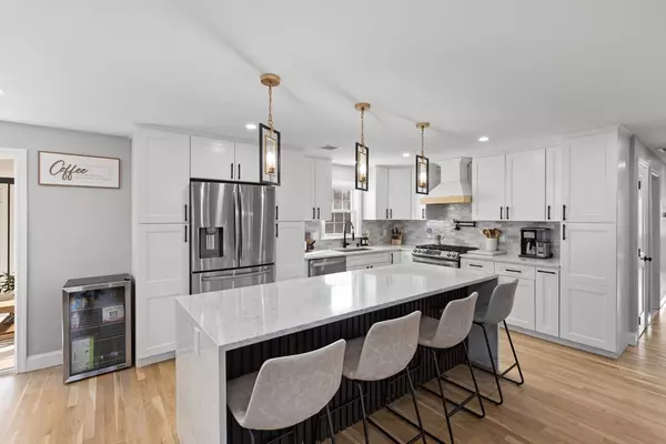 Walpole, MA 02081,1686 Washington Street