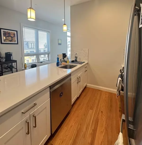 Boston, MA 02127,353 Dorchester St #3