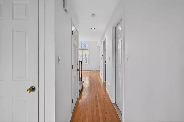 North Attleboro, MA 02760,15 Poppasquash Rd #15