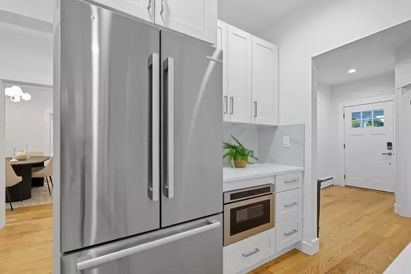 Belmont, MA 02478,2 Bartlett Avenue #1