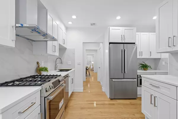 Belmont, MA 02478,2 Bartlett Avenue #1