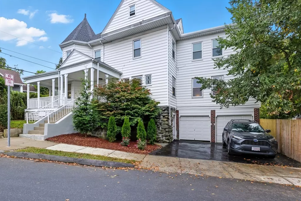 Belmont, MA 02478,2 Bartlett Avenue #1