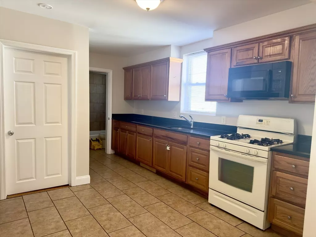 Lynn, MA 01902,29 Chase Street #2B