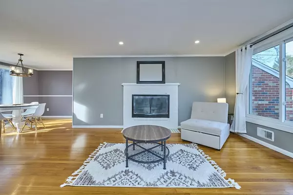 Framingham, MA 01701,8 Waveney Rd