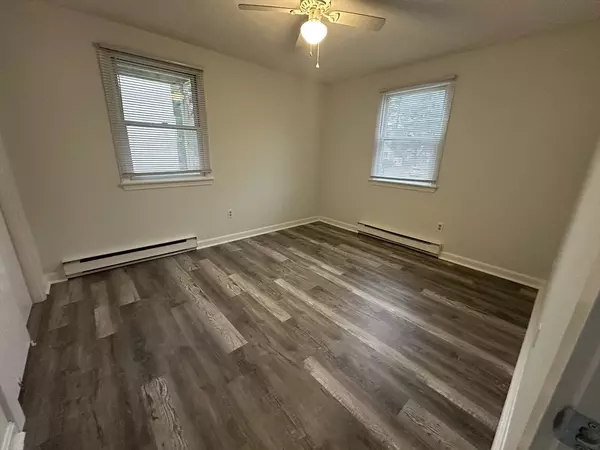 Attleboro, MA 02703,60 Phillips Street #8-4