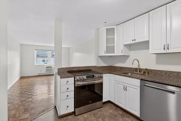 Walpole, MA 02081,881 Main St #9