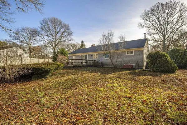 Barnstable, MA 02601,386 Bishops Ter