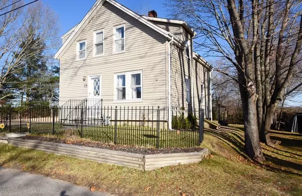 25 Hillside Ave, Middleboro, MA 02346